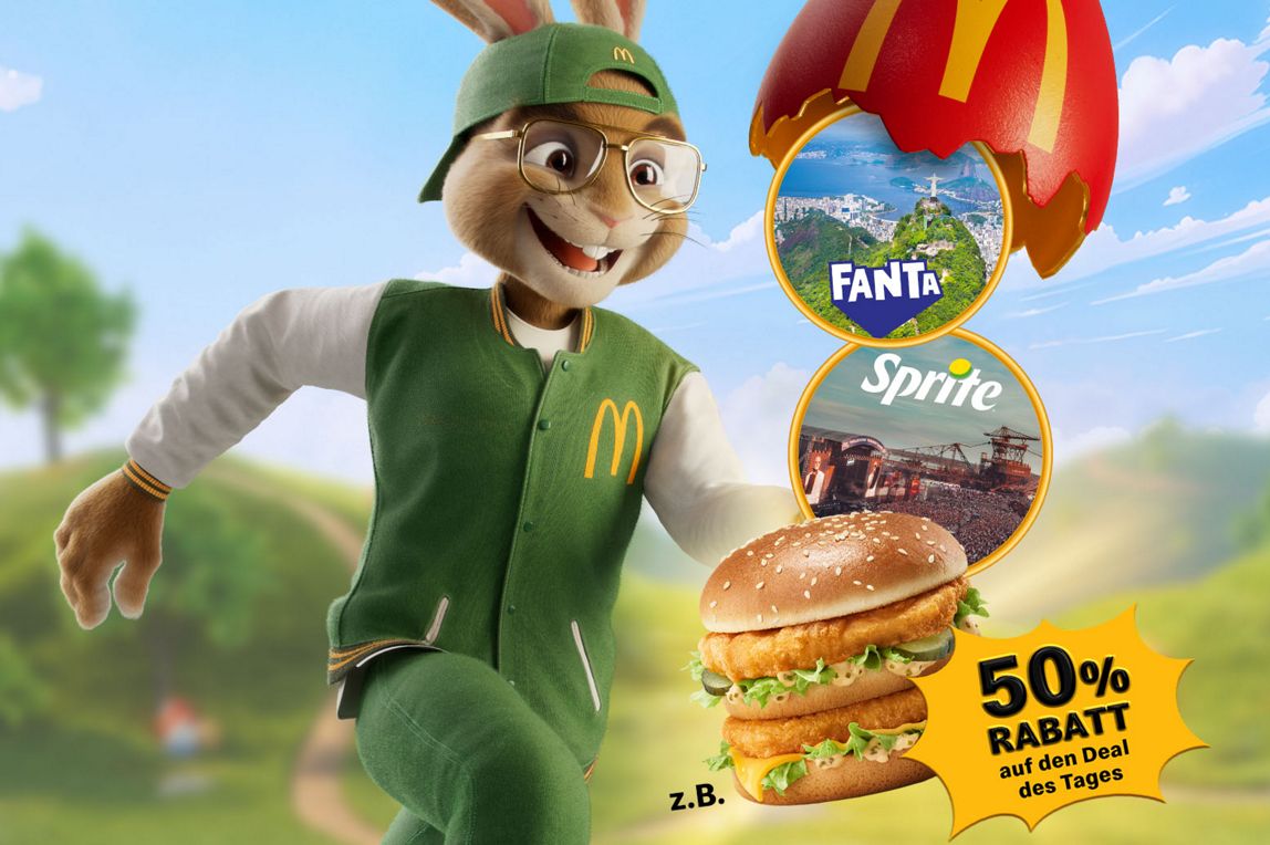 Abbildung: Ein Osterhase, der einem Oster-Ei hinterherjagt,  welches aufregende Gewinne beinhaltet, z.B. 50% Rabatt auf den Deal des Tages oder weitere tolle Gewinne.