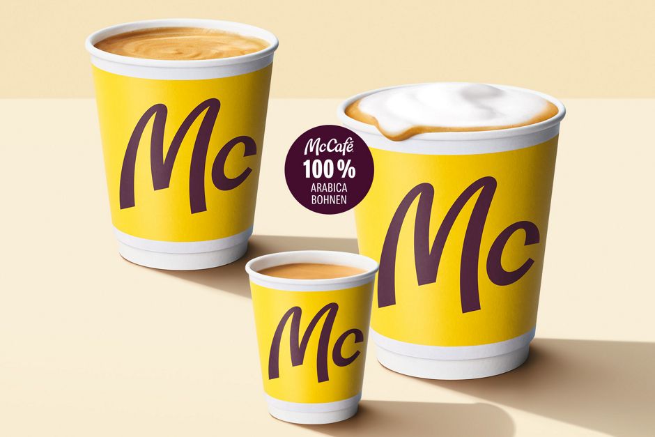 Das Bild zeigt Kaffeespezialitäten wie Cappuccino, Espresso und Café.