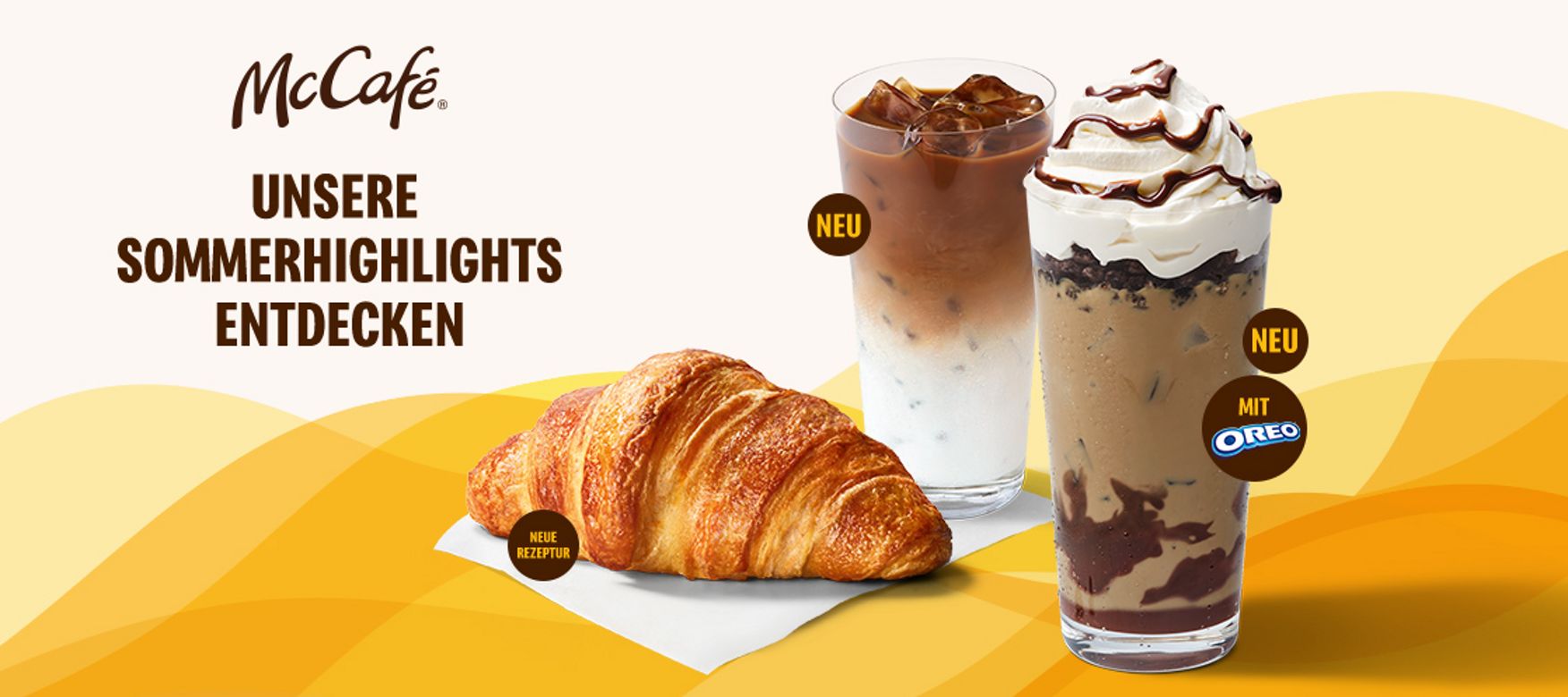 Das Bild zeigt die McCafé® Sommer-Highlights bestehend aus Eiskaffee und Snacks.
