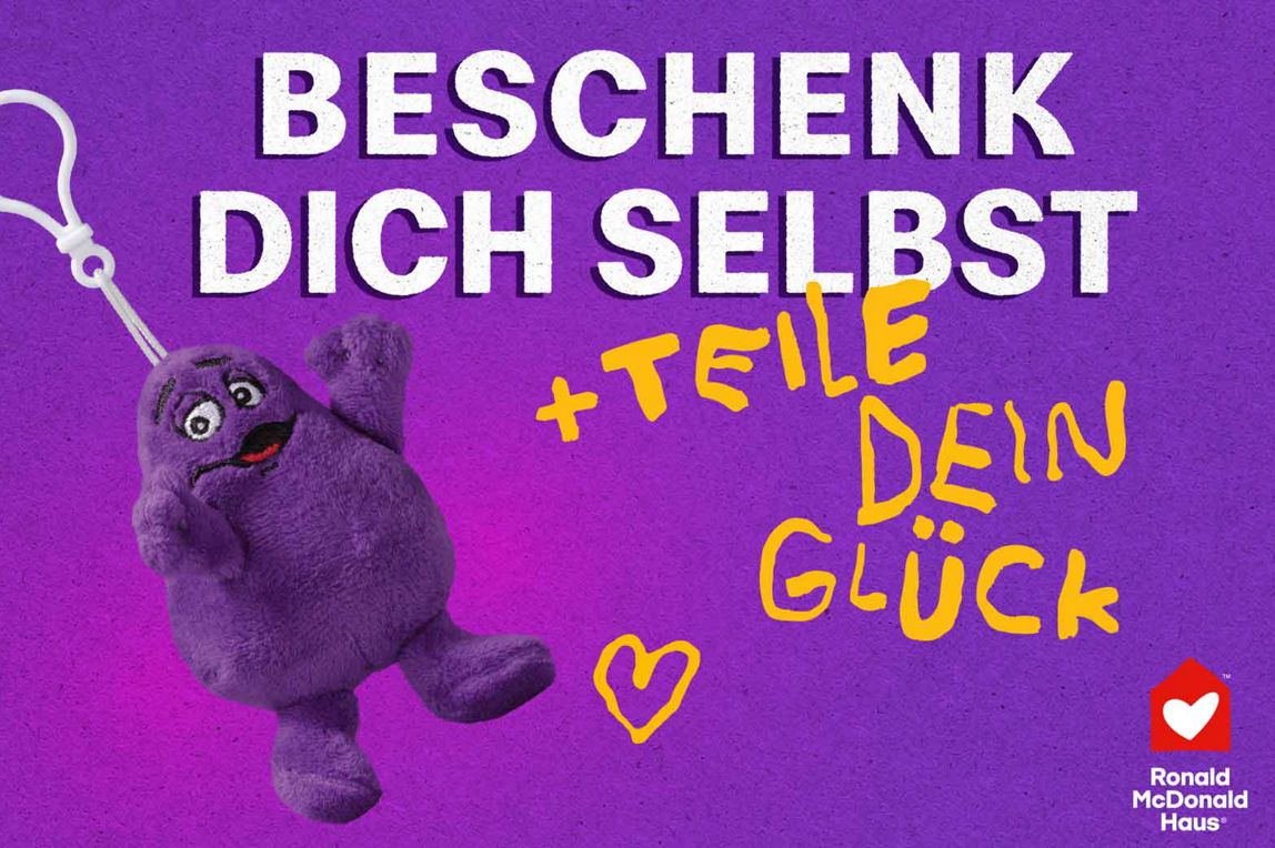 Ein Grimace-Schlüsselanhänger und der Text "Beschenk dich selbst + teile dein Glück" auf lila Hintergrund; unten rechts das Logo des Ronald McDonald Haus.