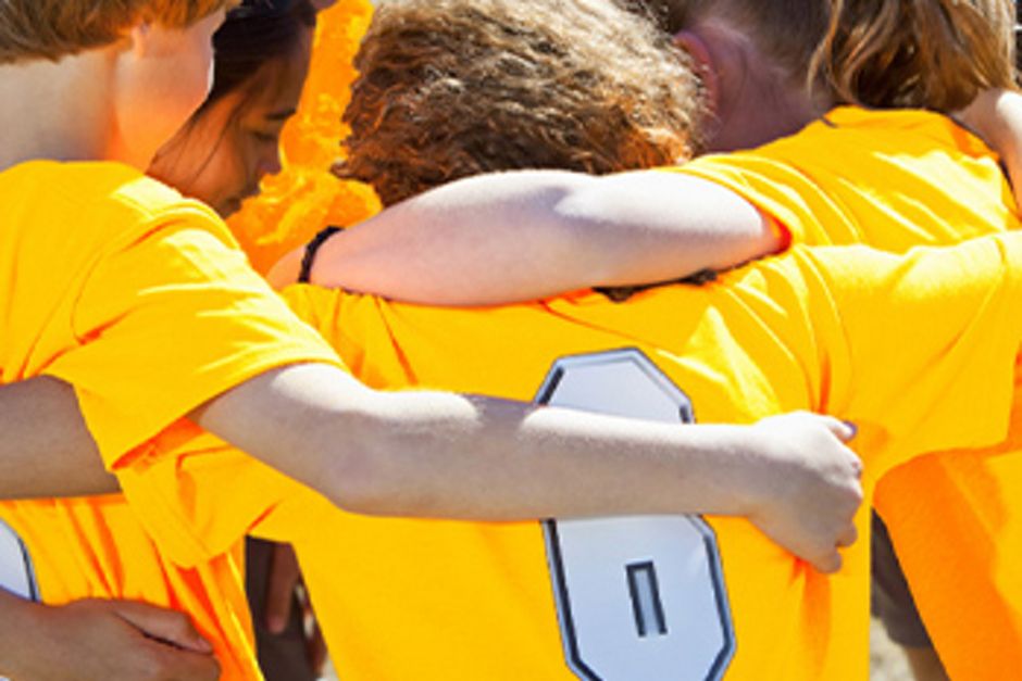 Kinder, die gemeinsam Sport treiben