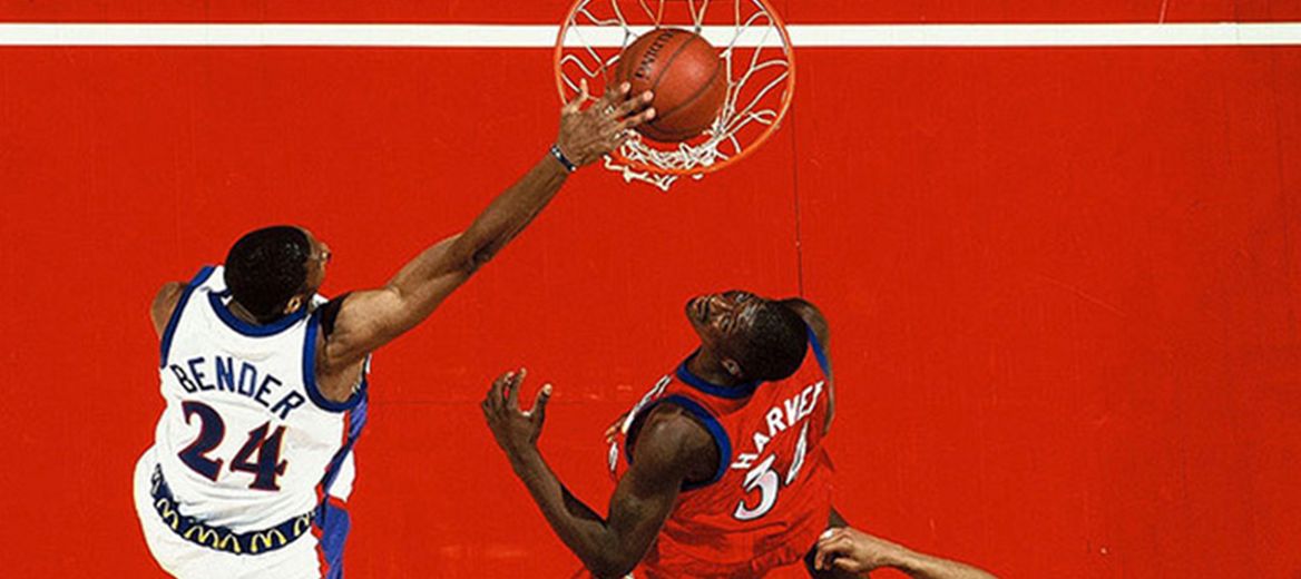 Jonathan Bender (24) puts up a lay-up and Donnell Harvey (34) plays defense, McDonald’s All American Games 1999