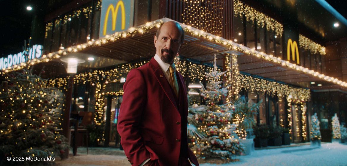 Bild von Stromberg vor einem McDonald’s Restaurant bei weihnachtlicher Winteratmosphäre