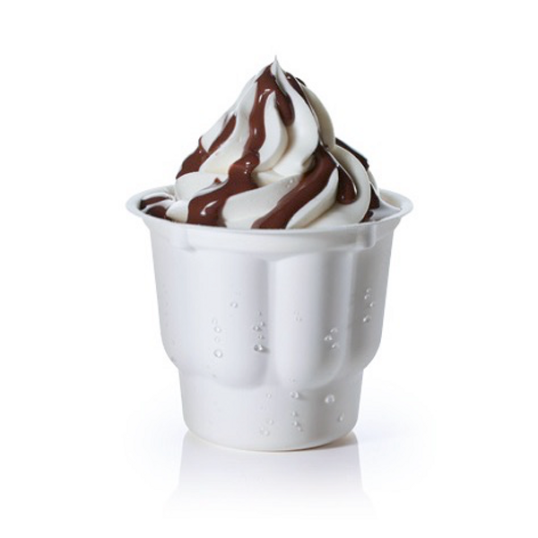Sundae Nutella: cremiges Softeis serviert mit einer großzügigen Portion Nutella-Sauce