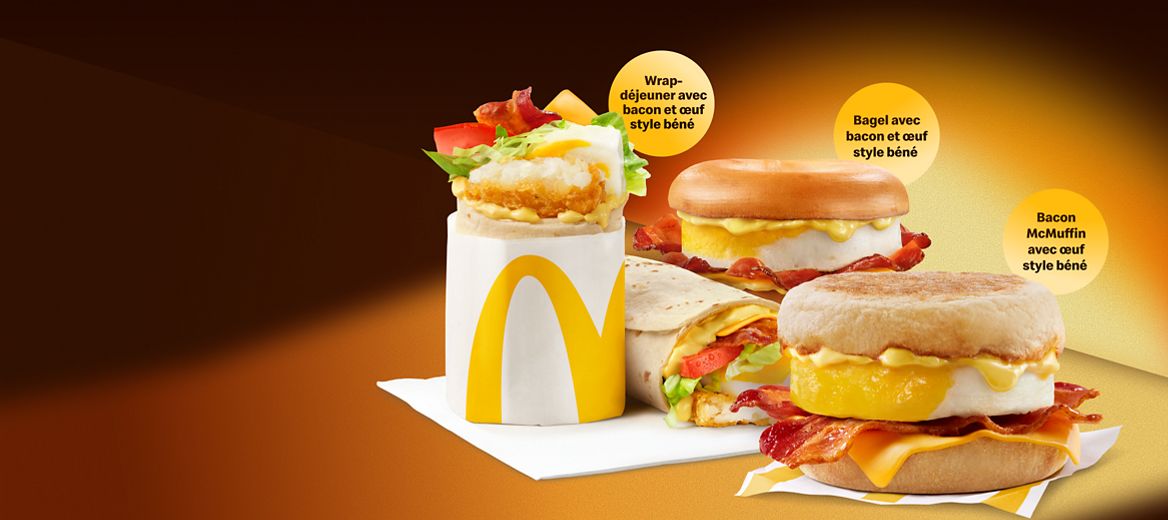 Wrap-déjeuner avec bacon et œuf style béné Bagel avec bacon et œuf style béné Bacon McMuffin avec œuf style béné