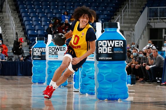 CHICAGO, IL - MARCH 28: McDonalds High School All American Anthony Black competes in the skill competition on March 28, 2022 during the Powerade Jam Fest at the Wintrust Arena. Photo by Brian Spurlock/Icon Sportswire)