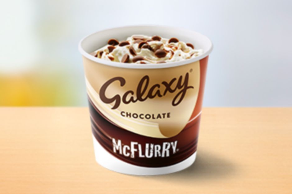 Swirled dairy ice cream drizzled with Galaxy® chocolate sauce and Galaxy® chocolate pieces.