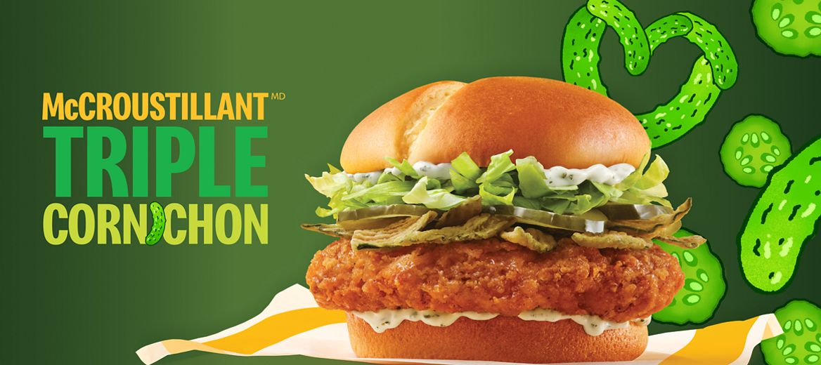 Un gros plan du McCroustillant triple cornichon