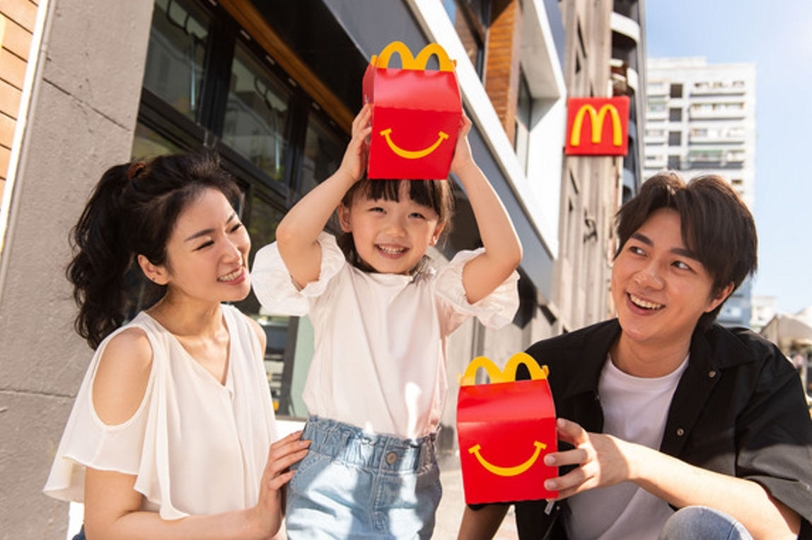 陪伴是最珍貴的兒童節禮物！台灣麥當勞致力成為家長的「神隊友」，透過「麥麥共讀日」鼓勵親子共讀，讓陪伴更有意義。