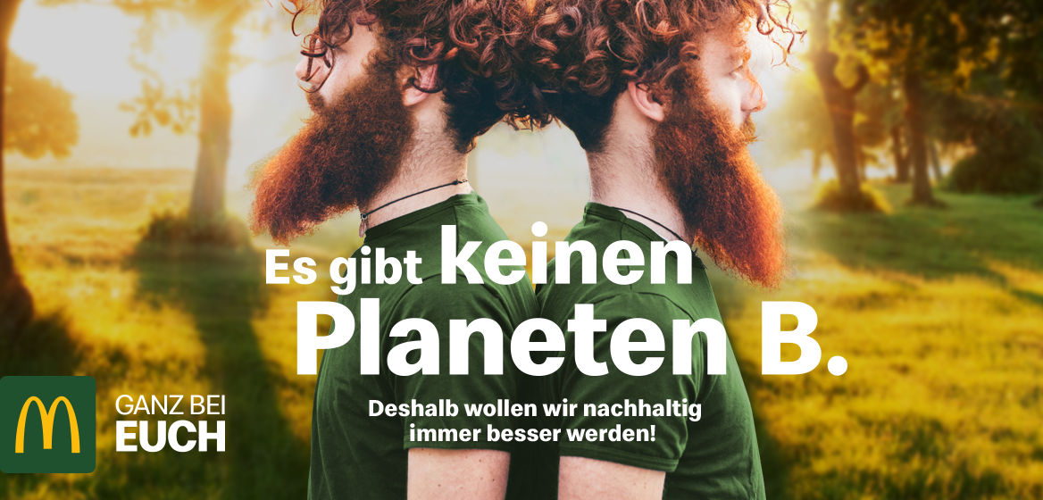 Abbildung: Zwei junge Männer mit roten Haaren und langen Bärten auf einer sommerlichen Lichtung. Text: Es gibt keinen Planeten B. Deshalb wollen wir nachhaltig immer besser werden!