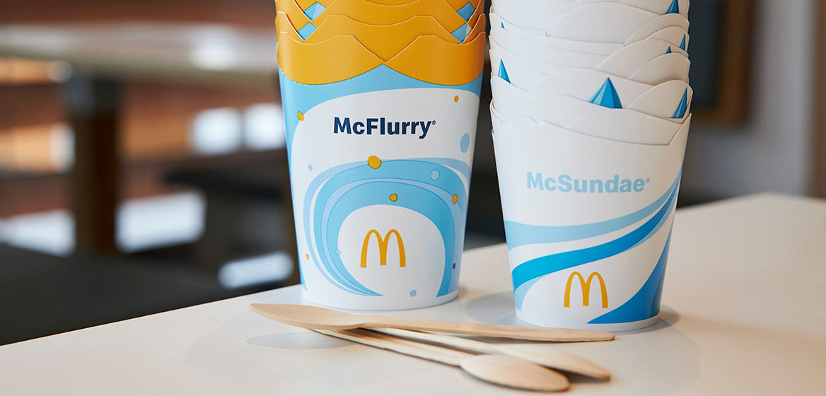 McFlurry®- und McSundae®-Becher mit Holzlöffeln