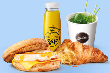 Egg McMuffin met Sap, Thee en een Croissant