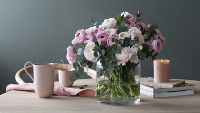 Vase of flowers on a table