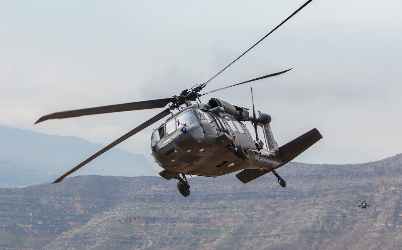army-helicopter-mountains