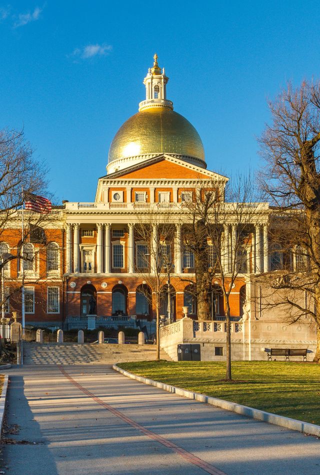 FXJF4E The Golden Dome of The Massachusetts State House,Boston Common, Boston, MA , USA