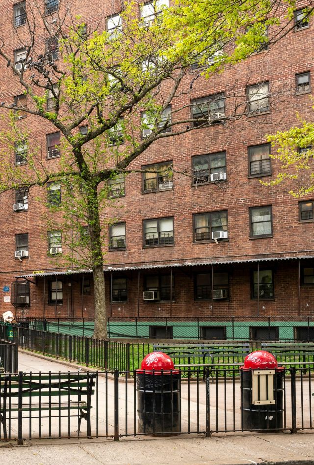 2J7YFGH The NYCHA Elliot Houses complex of apartments in Chelsea in New York on Sunday, May 8, 2022.  (© Richard B. Levine)