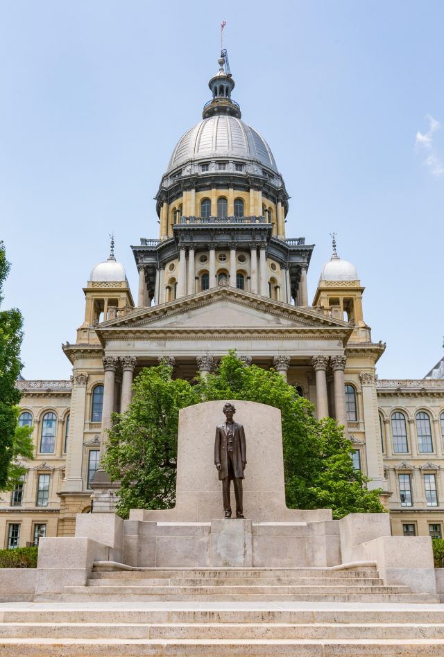 PGHNP1 Abraham Lincoln statue in front of the Illinois State Capital Building in Springfield, Illinois