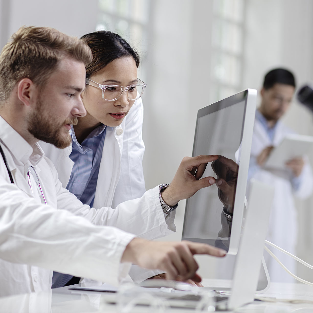 Lab professionals working./