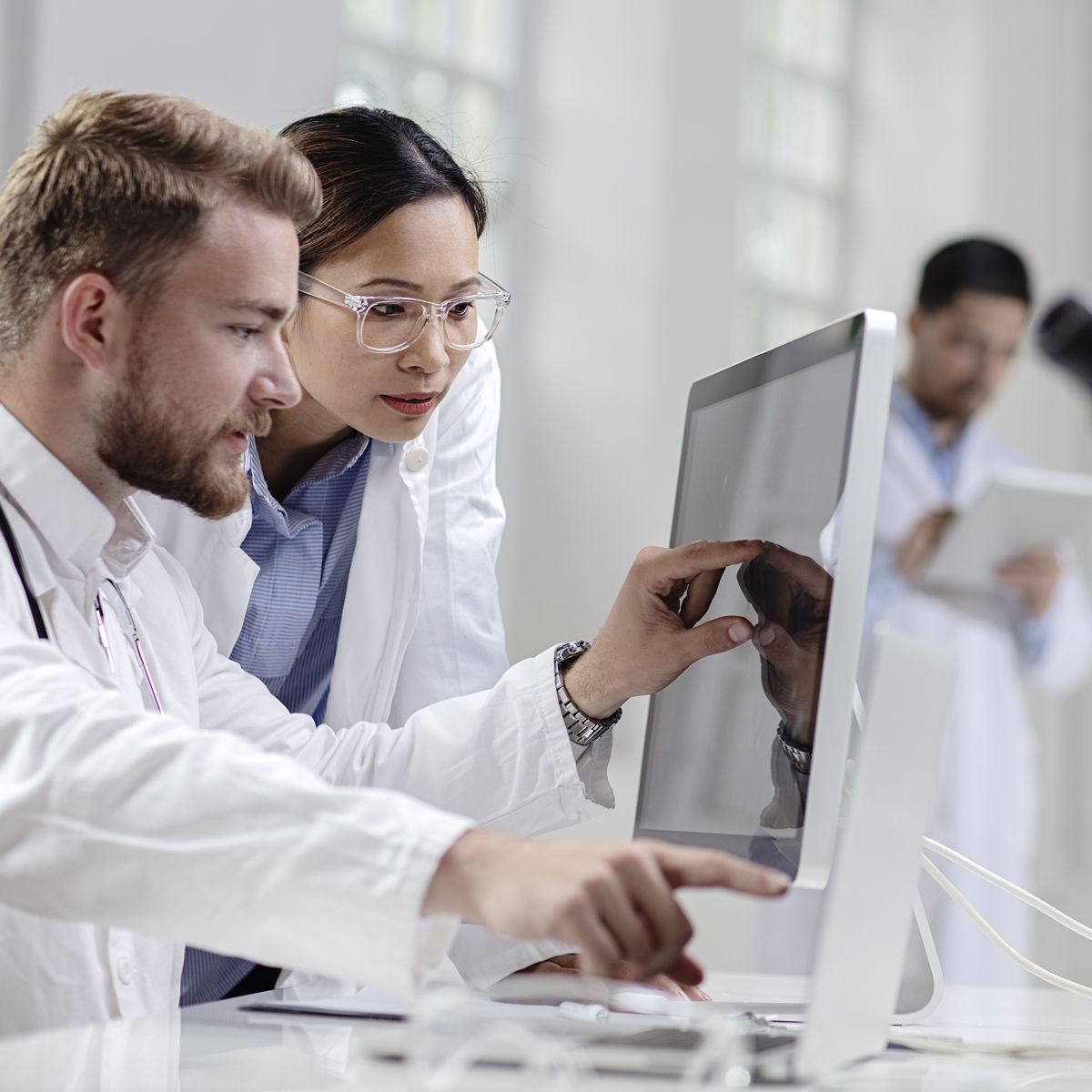 Lab professionals working./