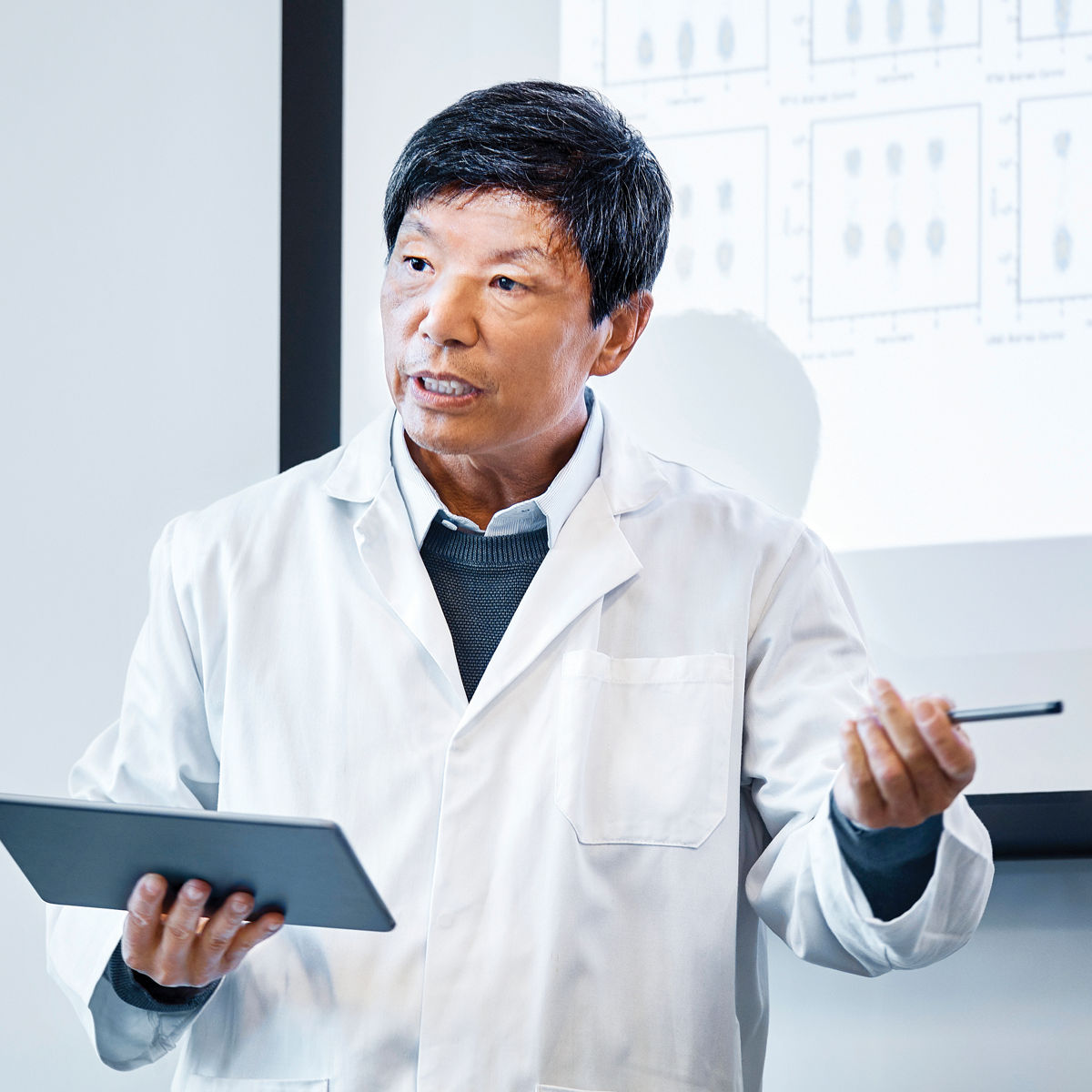 Lab professional giving a presentation. /