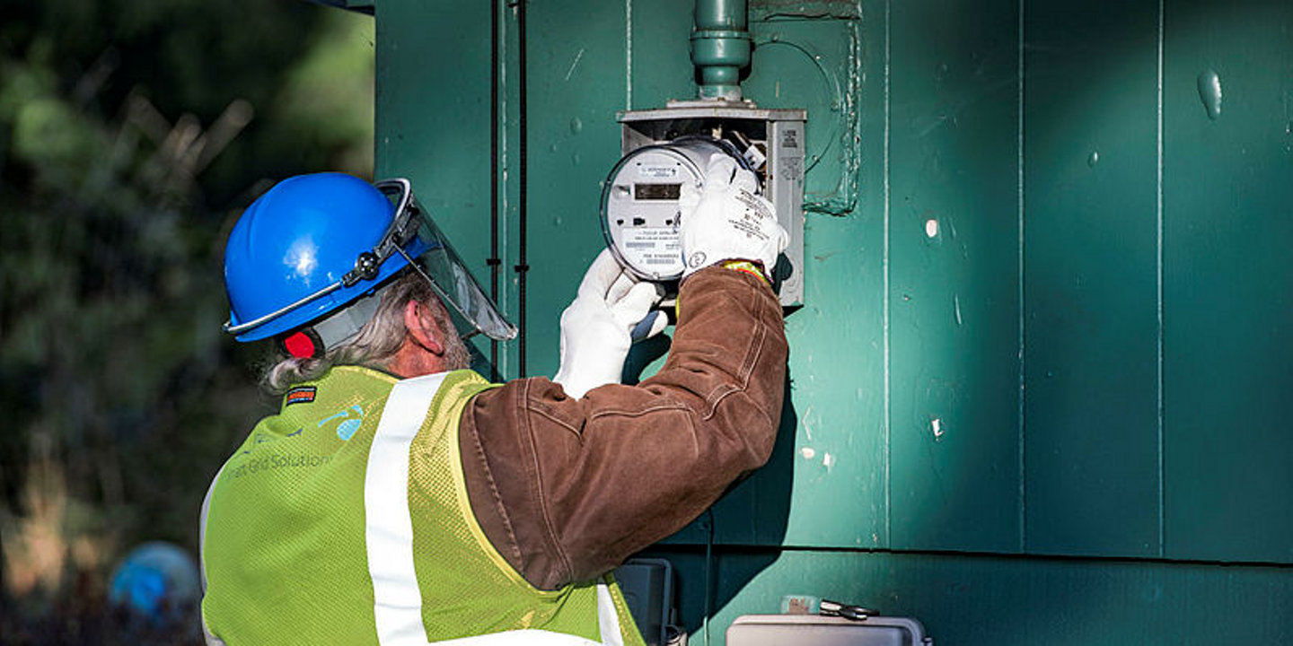 puget-sound-energy-deploying-smart-meters-to-deliver-power-more