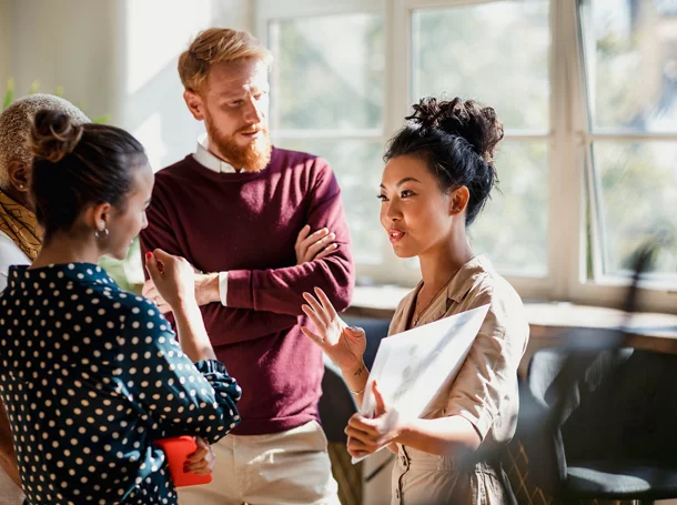 Colleagues' discussion in a modern workplace