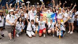 photo of smiling crowd