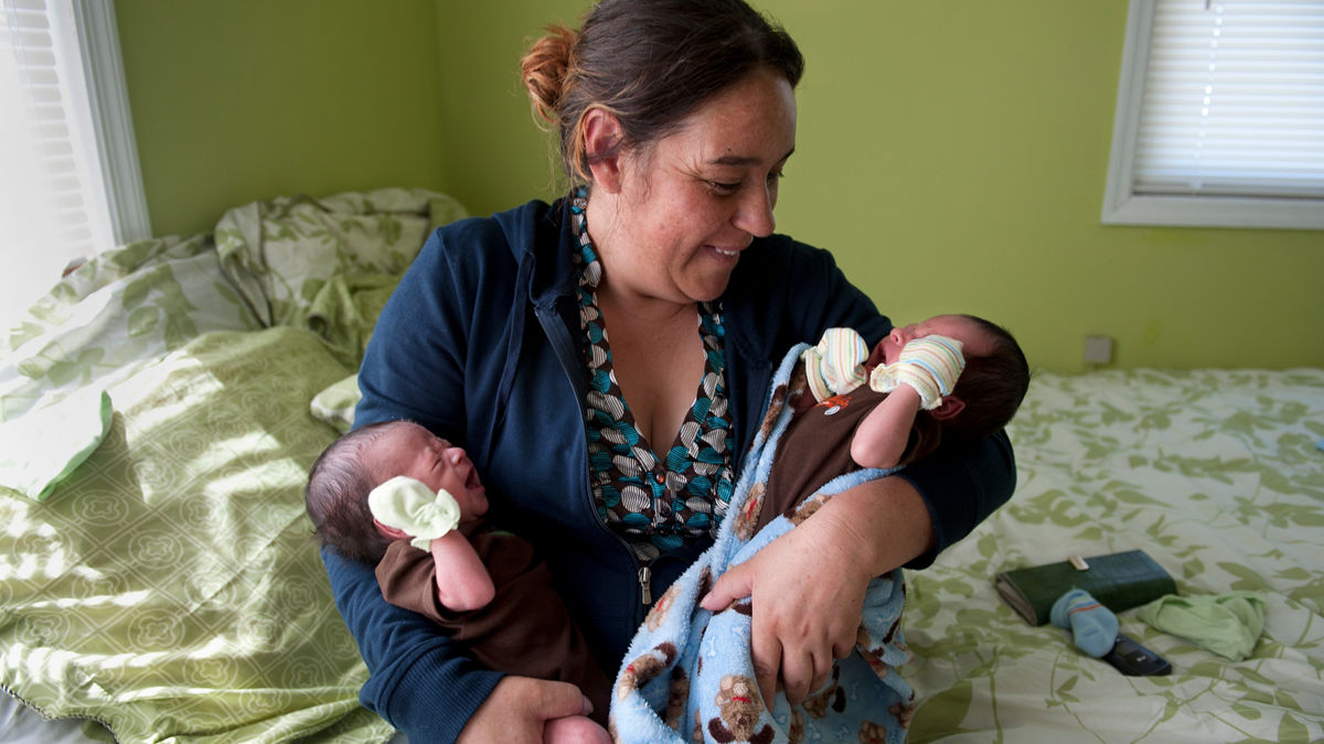 GOSHEN, NEW YORK: Dr. Regina Gruber, (Release #16) a pediatrician with Hudson River Health Care visits with new mom, Linda, (Release #23) and examines her babies as part of the outreach services provided for farm laborers by the migrant health clinic in Goshen, NY.  Many farm laborers are migrant workers with uncertain immigration status and as a result are often reluctant to visit a doctor or a hospital. The infants are twins, Michael (Release #25) and William (Release #26).NOTE: PLEASE DO NOT PUBLISH THE NAMES OF THE MOMS OR THEIR FAMILIES.