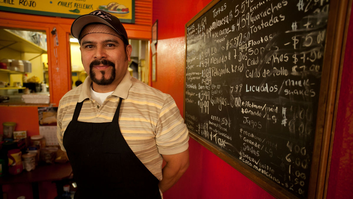 Jóvenes SANOS led a healthy restaurant initiative that spurred the approval of an ordinance that requires new restaurants stations to offer and highlight healthy options. Santa Cruz is one of six winners of the inaugural RWJF Roadmaps to Health Prize.
