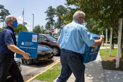 Parkway Subaru of Jacksonville Donates Blankets to Onslow Radiation Oncology