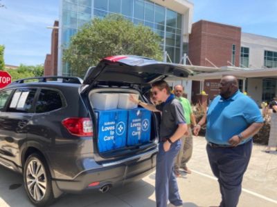 Gerald Jones Subaru Delivers Blankets, Art Kits and Notes of Hope to Georgia Cancer Center Patients