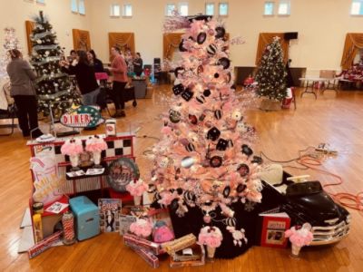 Branching Out for a Brighter Holiday: Tonkin of the Gorge Subaru Sparkles at Festival of Trees!