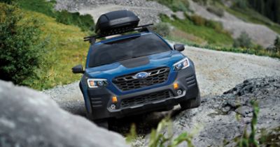 2023 Subaru Outback sur une route hors piste