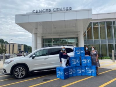 Blaise Alexander Delivers 70 Blankets to Hillman Cancer Center