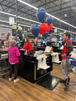United Way Celebrity Bagging Event