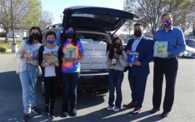 Subaru Donates Books to Middle School