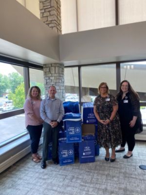 Cancer Patients Receive "Warm Hug"