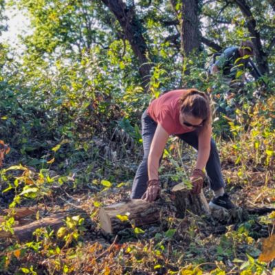 Beardmore Volunteers Lend a Hand at Fontenelle Forest
