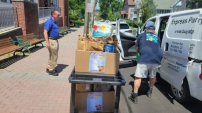 Premier Subaru Donates Food to The Community Dining Room