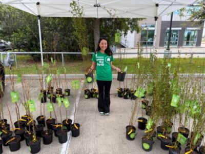 Superior Subaru of Houston Gives Away 100 Trees