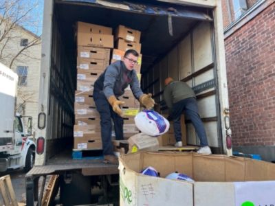 Haddad Subaru Helps Thanksgiving Angels Distribute Holiday Meals 