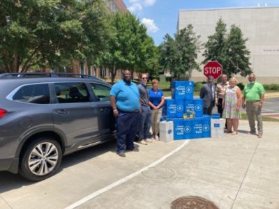 Gerald Jones Subaru Delivers Blankets, Art Kits and Notes of Hope to Georgia Cancer Center Patients