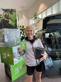 Gillman Subaru Gives Away Trees