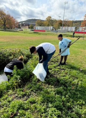 A Morning of Community and Clean Up at Rogers Park