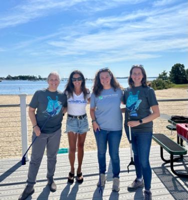 Holmgren Subaru Leads Cleanup at Esker Point Beach
