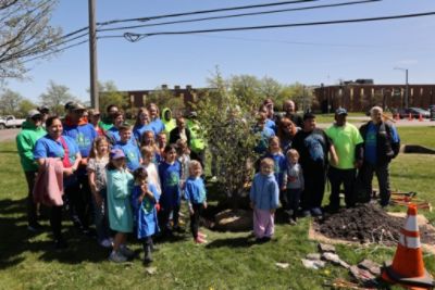 Grand Subaru helps Fischer Farm make Earth Day fun!