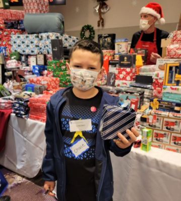 Dellenbach Subaru Helps Deck The Halls at Make-A-Wish Colorado Holiday Wish Store!