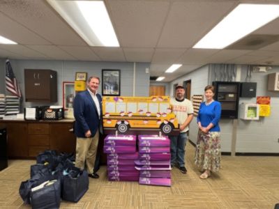 Rosman Elementary Receives Donation from Hunter Subaru