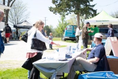 Grand Subaru helps Fischer Farm make Earth Day fun!