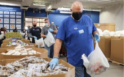 Subaru Helps Feed AZ at United Food Bank